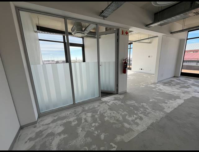 121M² OFFICE TO LET IN WOODSTOCK